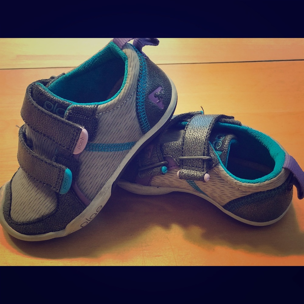 Size 8 toddler Plae sneakers